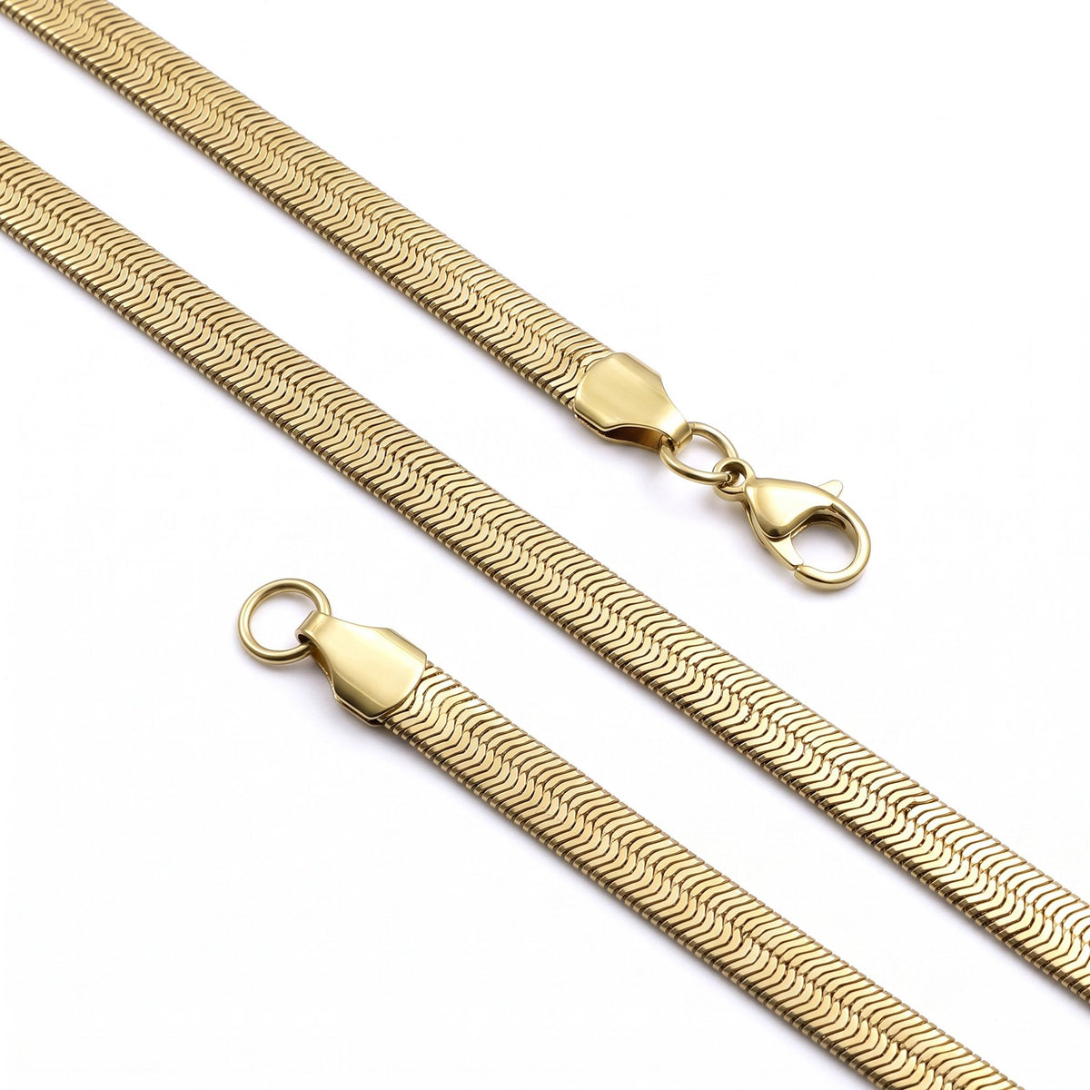 Blade gold herringbone zincir ve kilidi, çapraz duruşta ürün fotoğrafı