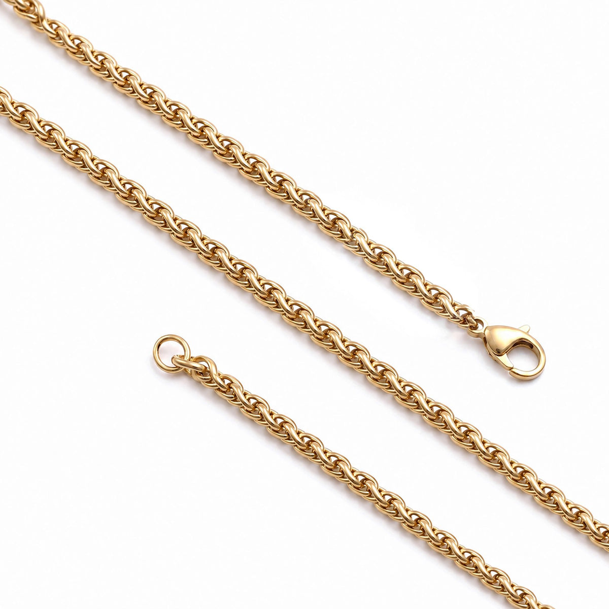 Çapraz konumda 4 mm gold hasır örgü zincir, kilit tarafı öne dönük