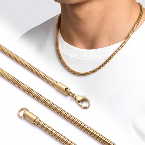AZAROO Temper Gold oval spiral kolye erkeğin boynunda, yanında zincirin tek başına görüntüsü